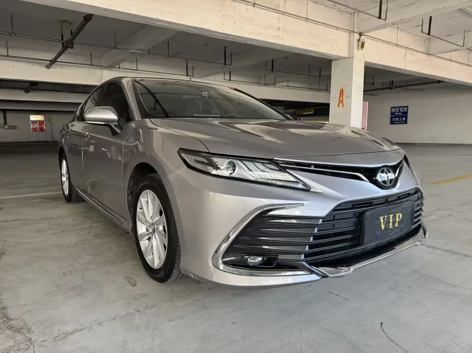 Toyota Camry 2.0G Deluxe Edition 2023 — миниатюра 3