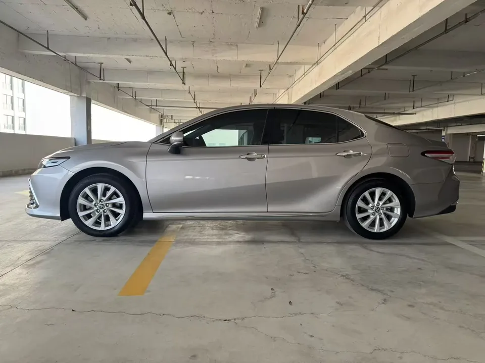 Toyota Camry 2.0G Deluxe Edition 2023 — миниатюра 4