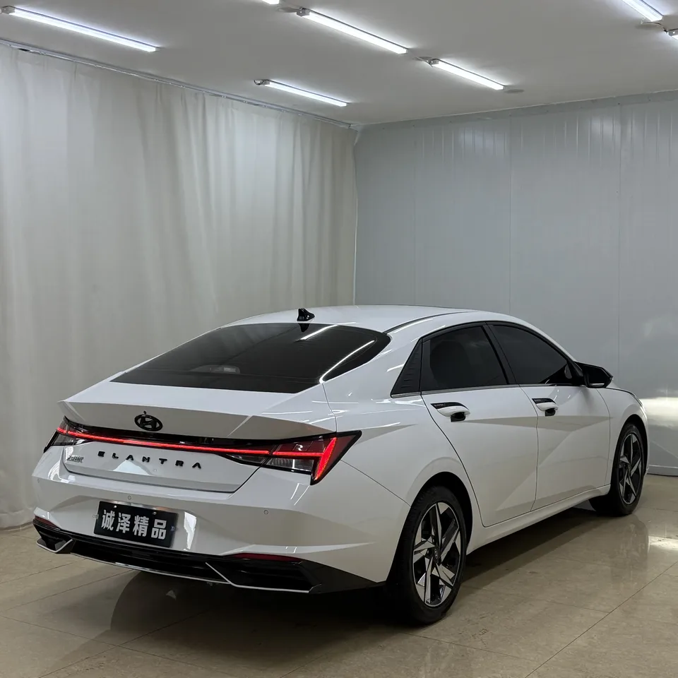 Hyundai Elantra 1.5L CVT LUX Premium Edition 2022 — миниатюра 2