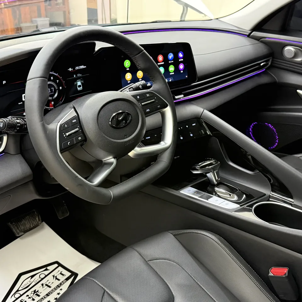 Hyundai Elantra 1.5L CVT LUX Premium Edition 2022 — миниатюра 5
