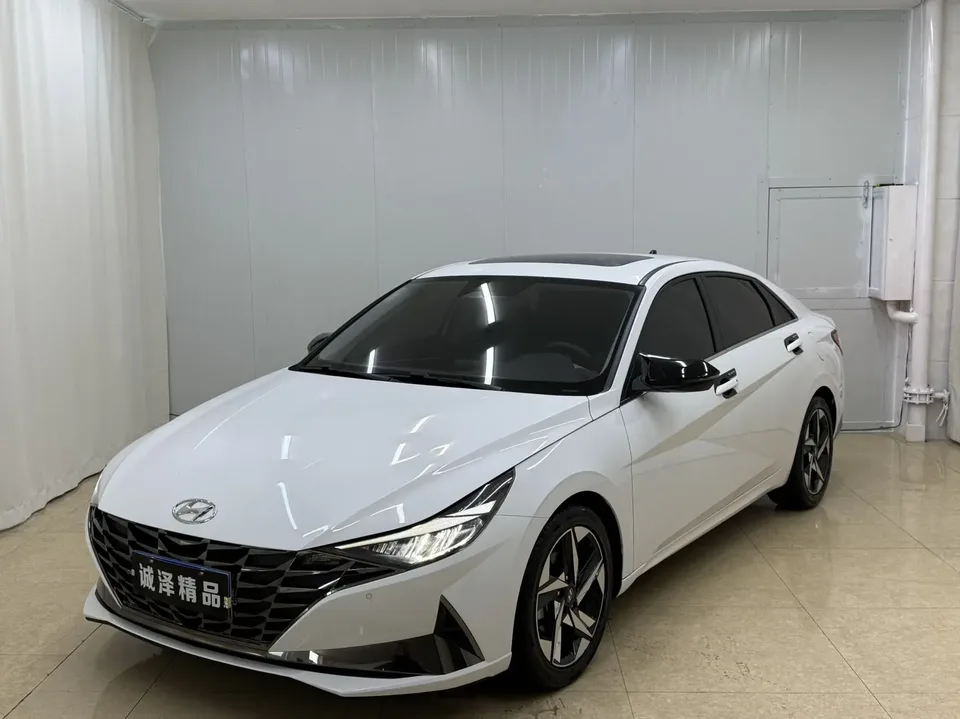 Hyundai Elantra 1.5L CVT LUX Premium Edition 2022 — фото 1, купить с доставкой в Москву