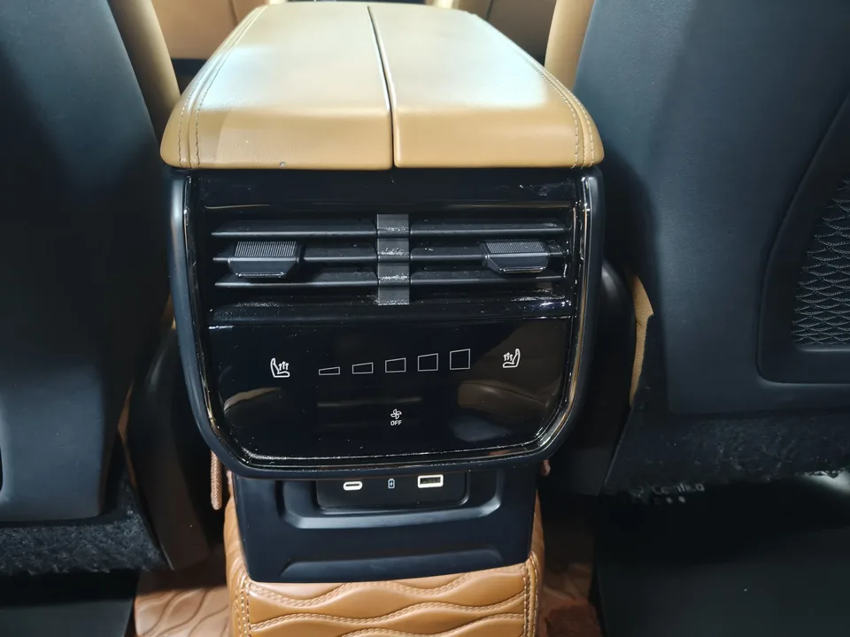 Lynk & Co 09 EM-P Lynk & Co 09 EM-P 2021 2.0TD Performance Edition Six-seat Halo 2023 — thumbnail 3