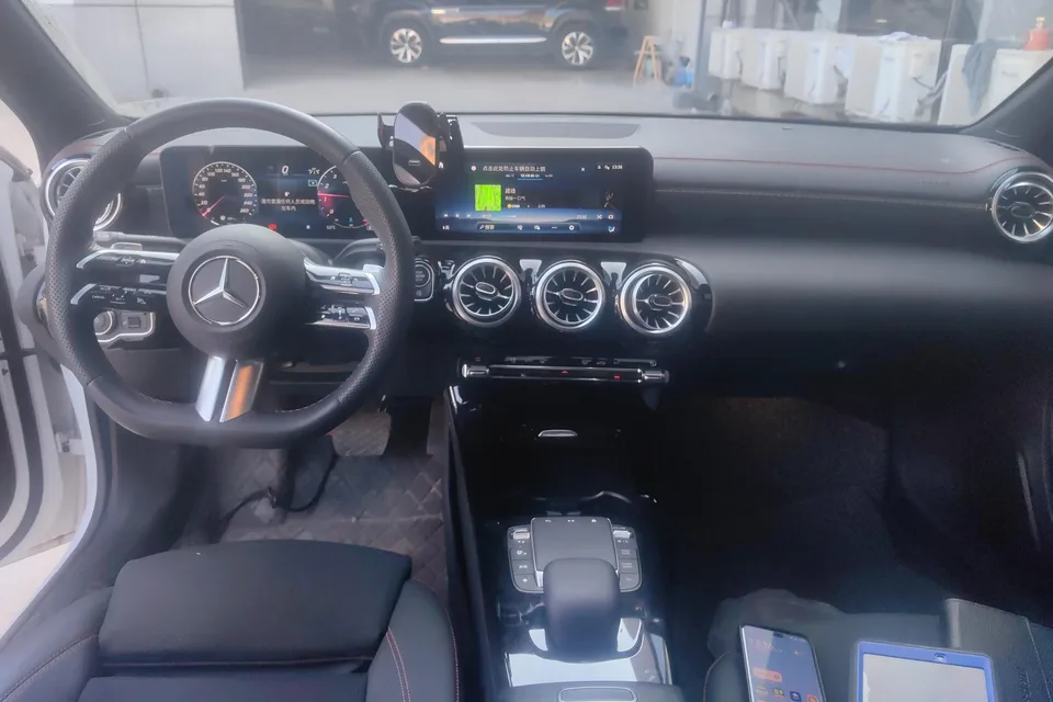 Mercedes-Benz Mercedes Benz A Class Mercedes-Benz A-Class 2024 A 200 L Fashion Edition 2024 — миниатюра 3