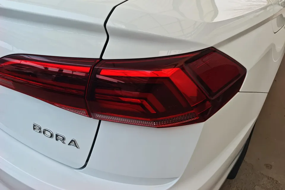 Volkswagen Bora Bora 2021 1.5L Automatic Elite Intelligent Edition 2022 — миниатюра 4