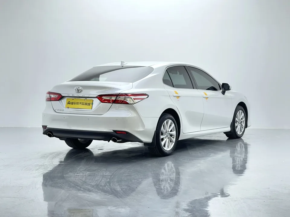 Toyota Camry 2.0GVP Leading Edition 2023 — миниатюра 2