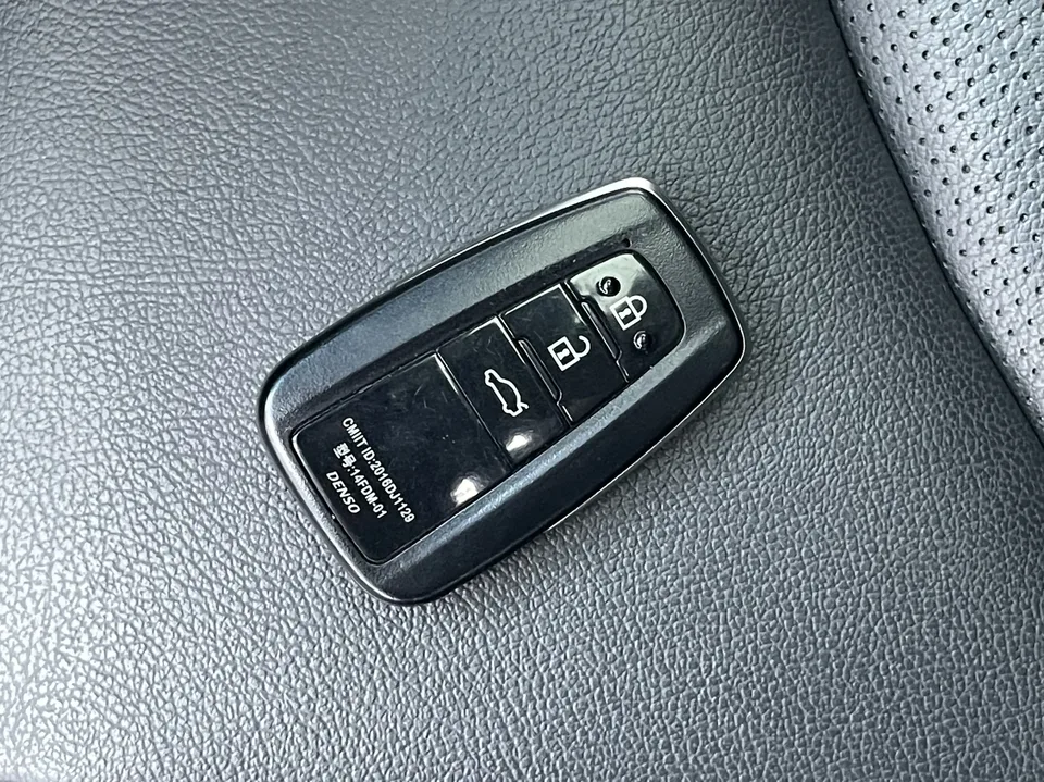 Toyota Camry 2.0GVP Leading Edition 2023 — миниатюра 3