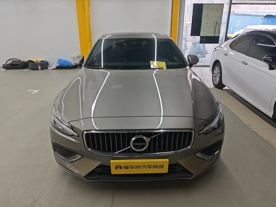 Volvo S60 Volvo S60 2022 B4 Zhiyi Luxury Edition 2022 — миниатюра 2