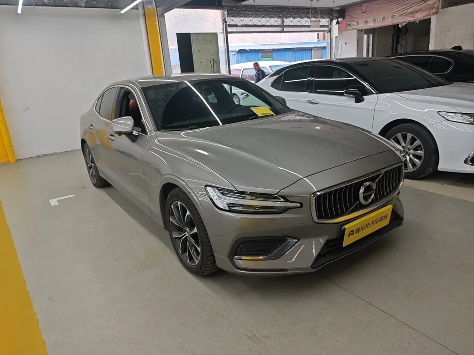 Volvo S60 Volvo S60 2022 B4 Zhiyi Luxury Edition 2022 — миниатюра 3