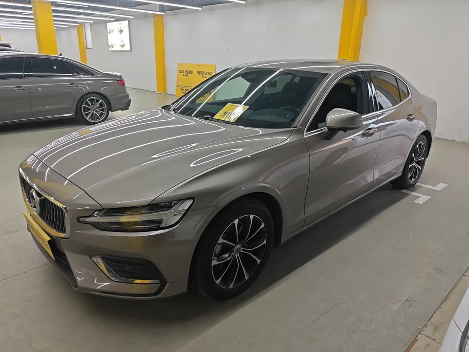 Volvo S60 2022