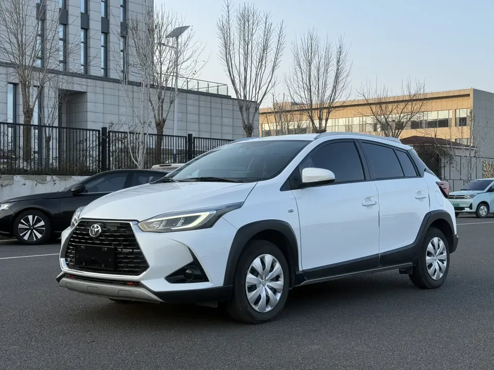 Toyota Yaris L 2023