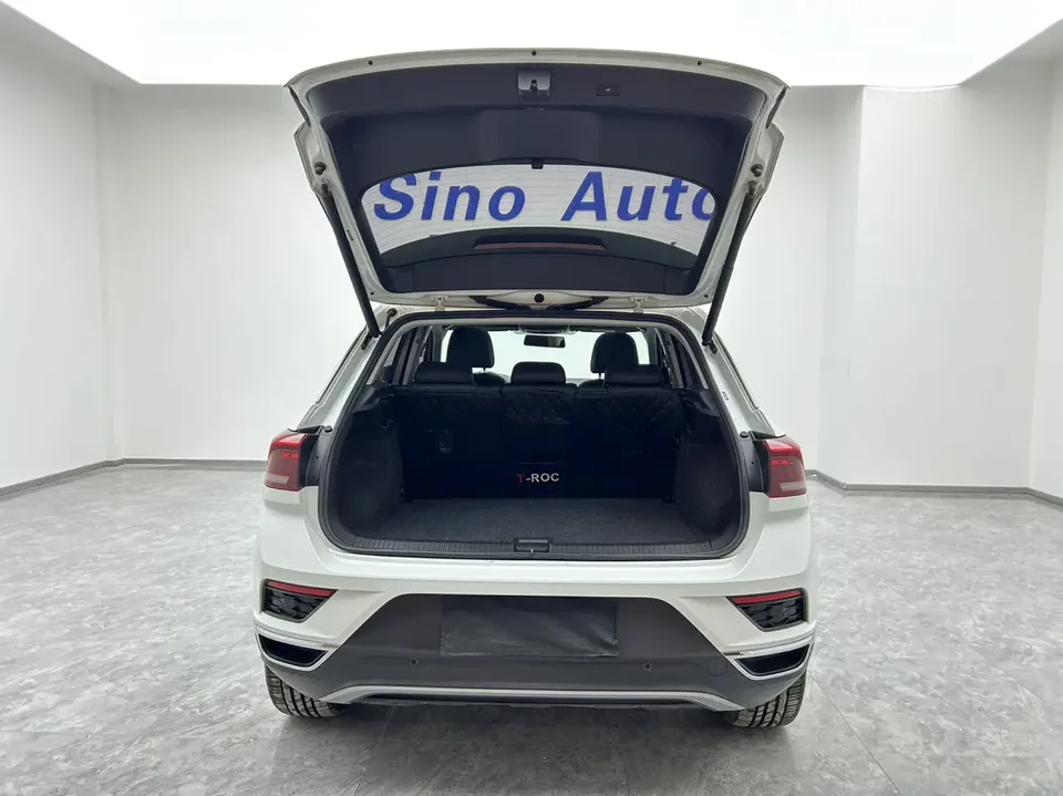 Volkswagen T-Roc Tangeu 280TSI DSG Two-Wheel Drive Comfort Smart Connectivity 30th Anniversary Edition 2022 — миниатюра 2