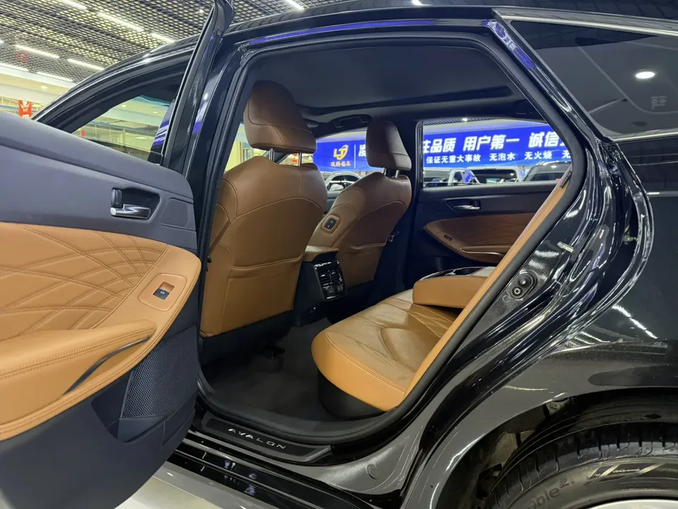 Toyota Avalon Asian dragon 2019 Avalon Hybrid 2.5L XLE Premium Edition National VI 2022 — thumbnail 5
