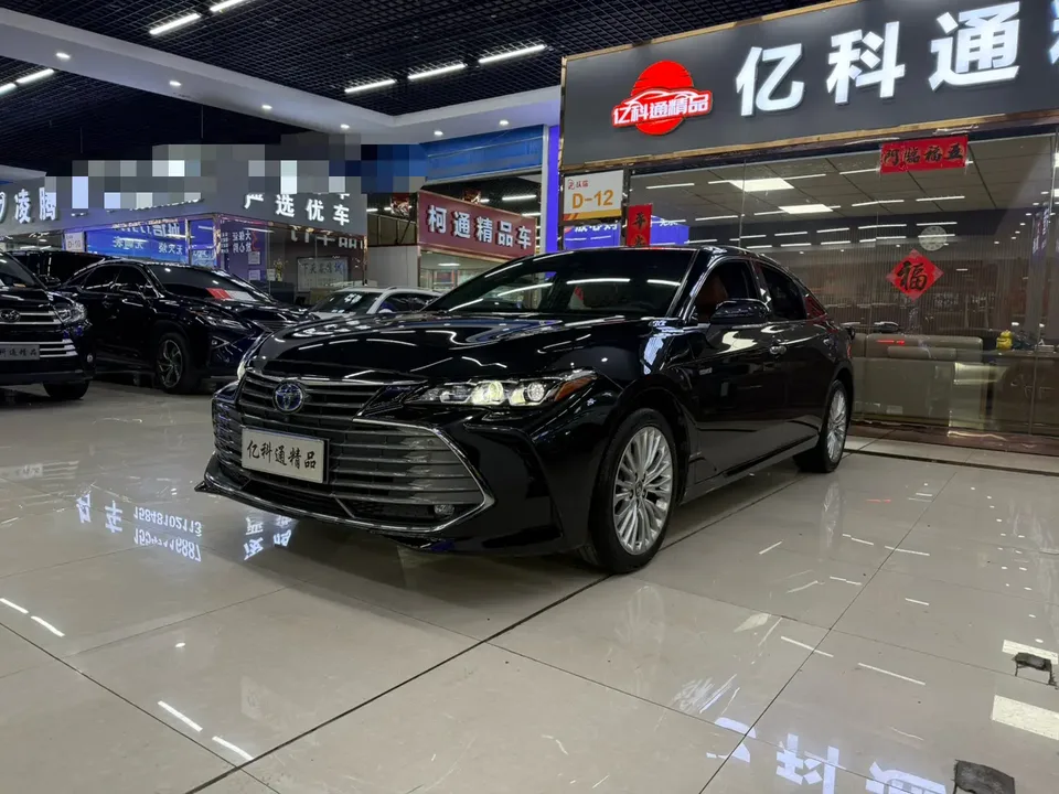 Toyota Avalon Asian dragon 2019 Avalon Hybrid 2.5L XLE Premium Edition National VI 2022 — photo 1, buy with delivery to Moscow