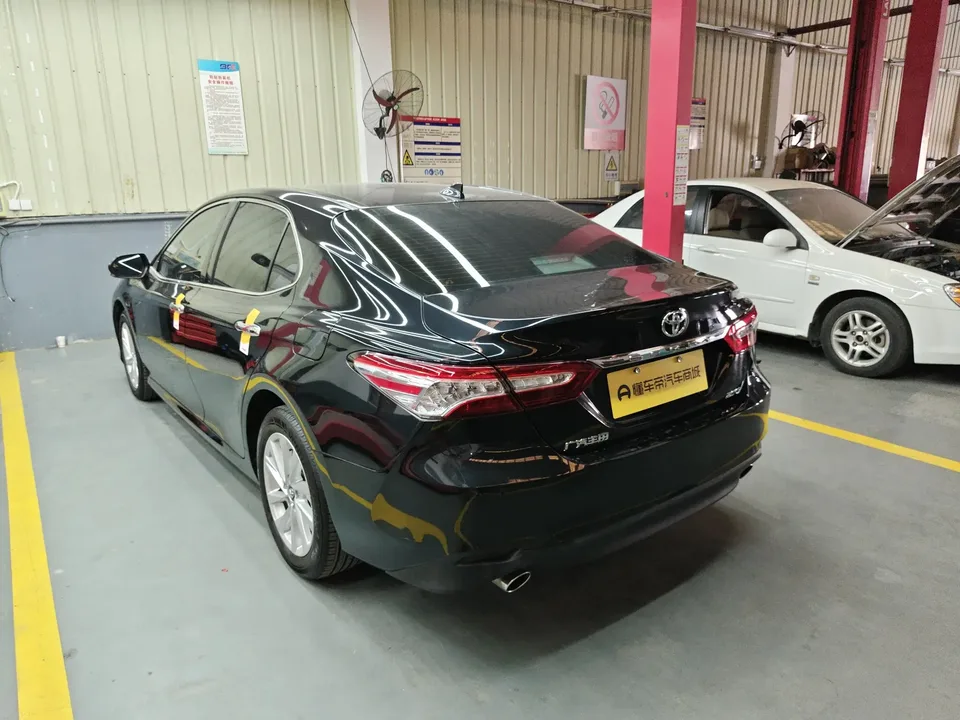 Toyota Camry 2.0G Deluxe Edition 2022 — миниатюра 3