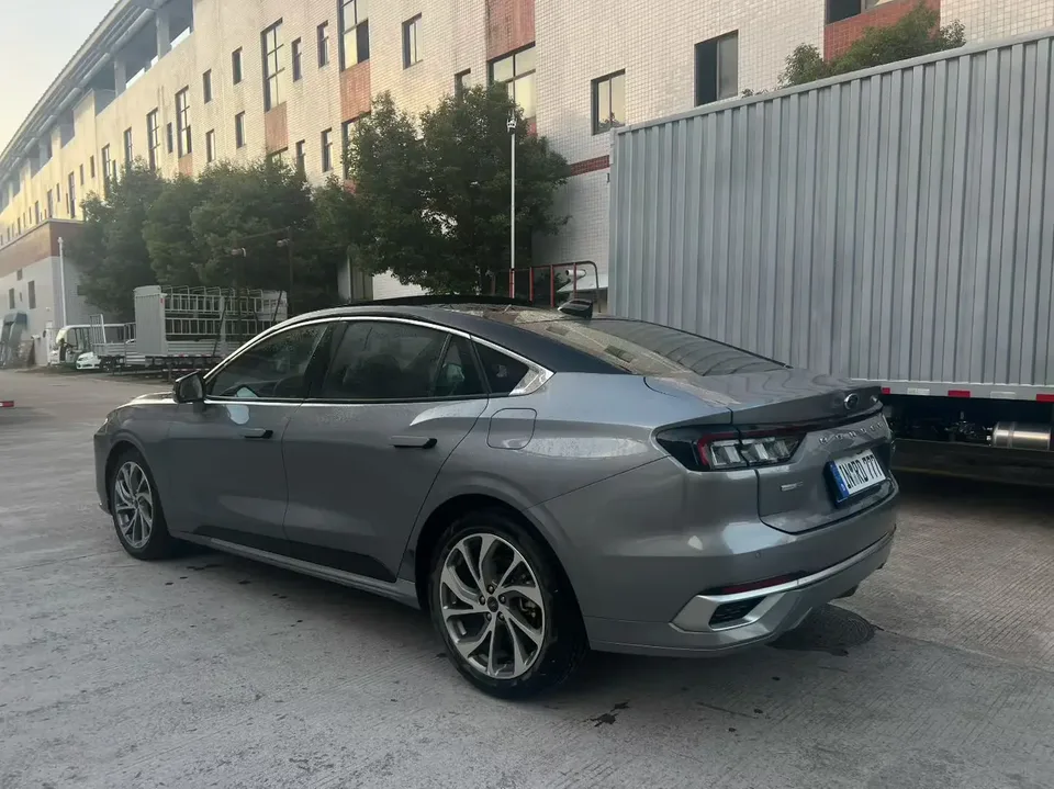 Ford Mondeo EcoBoost 245 Extreme Edition 2023 — миниатюра 4