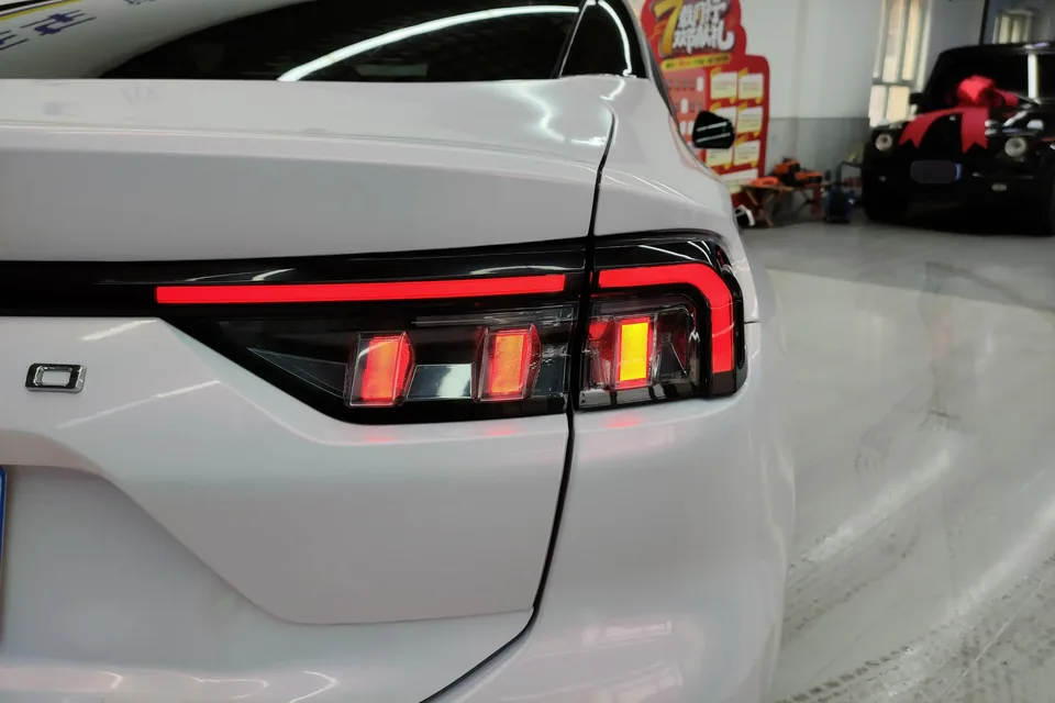 Ford Mondeo Mondeo EcoBoost 245 Luxury 2024 — миниатюра 2