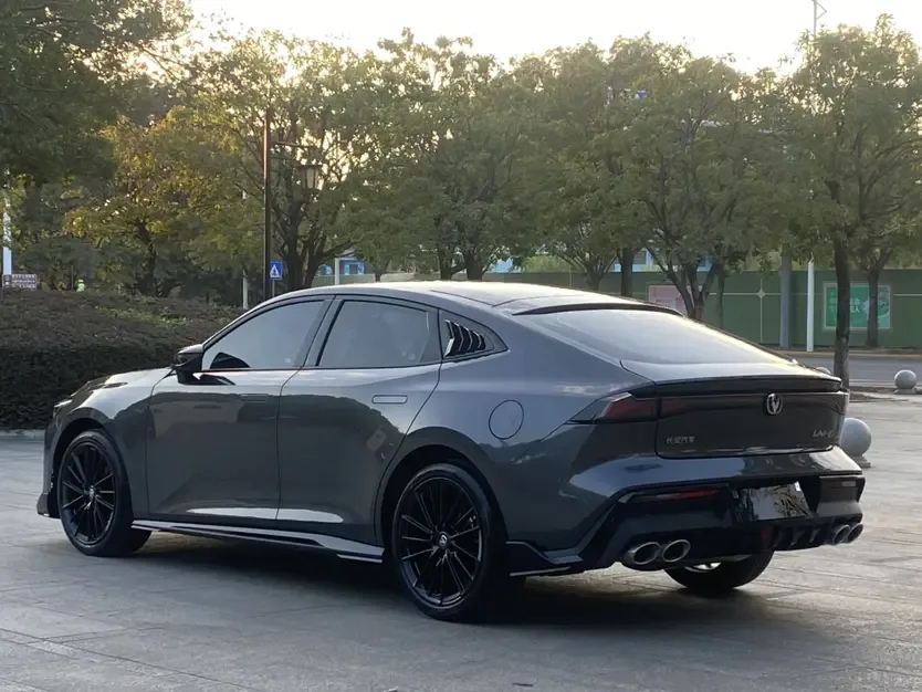 Changan UNI-V 1.5T Sports Edition 2023 — миниатюра 2