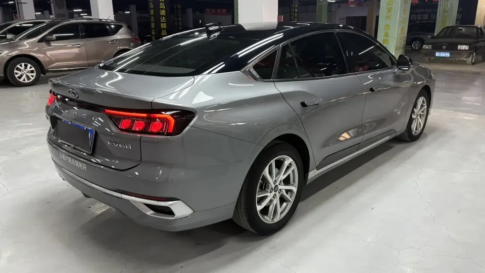 Ford Mondeo facelift EcoBoost 245 luxury model 2022 — миниатюра 2