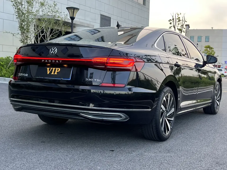 Volkswagen Passat facelift 330TSI Star Elite Edition 2022 — миниатюра 5