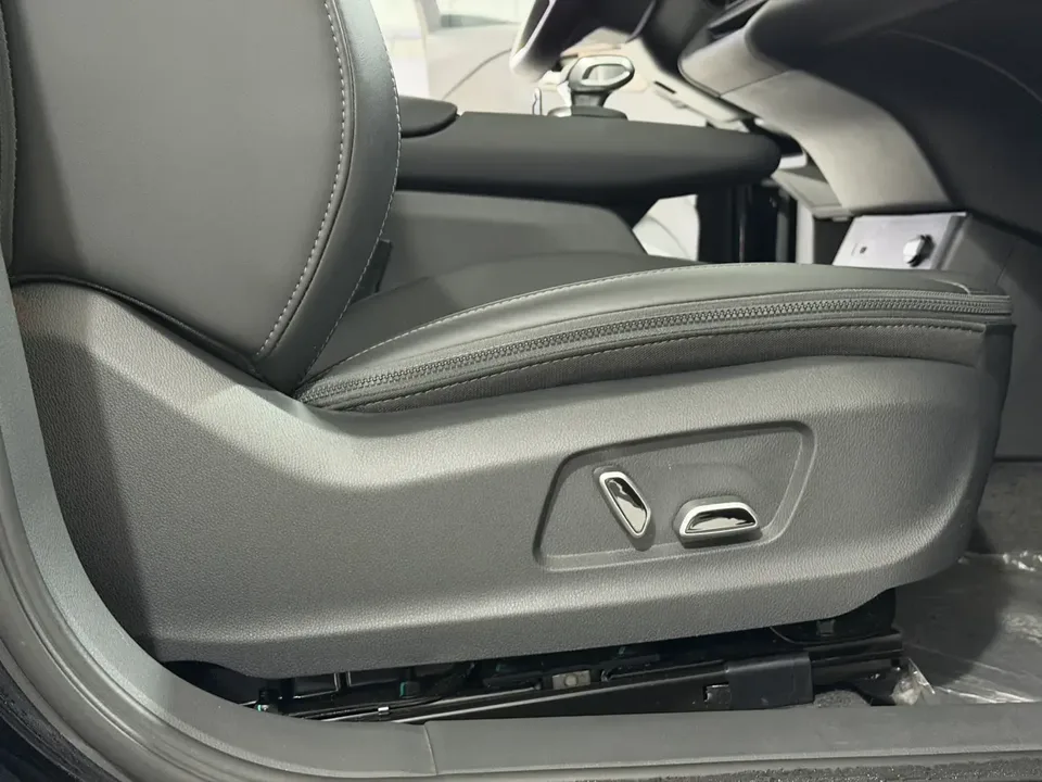Hongqi E-QM5 Hongqi E-QM5 2022 facelift charging 431km Lexiang version 5 seats 2023 — миниатюра 3