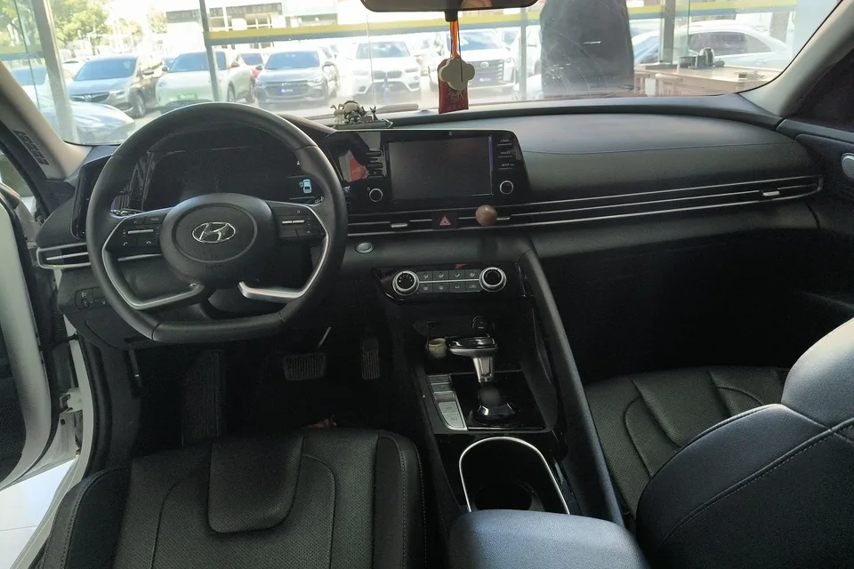 Hyundai Elantra 1.5L CVT GLX Elite Edition 2023 — миниатюра 5
