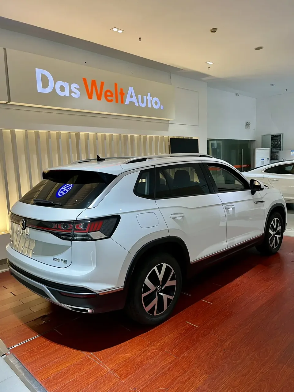 Volkswagen Tayron 300TSI 2WD Luxury Plus Advanced Edition 2023 — миниатюра 3