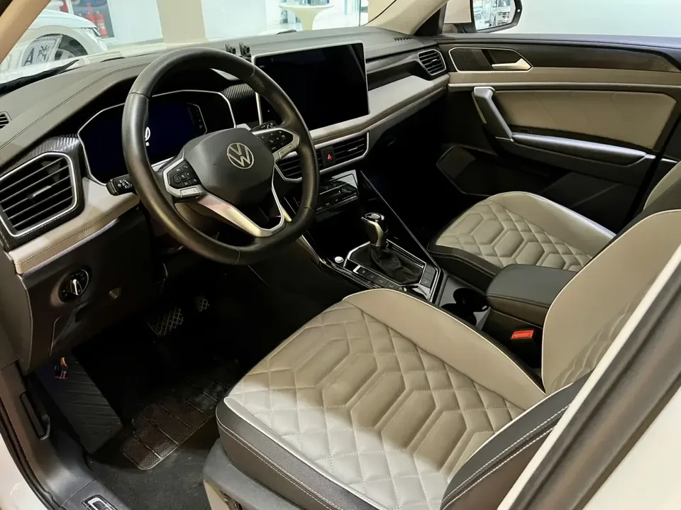 Volkswagen Tayron 300TSI 2WD Luxury Plus Advanced Edition 2023 — миниатюра 4