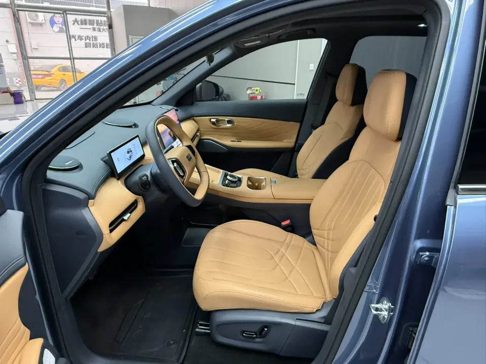 Geely Galaxy Starship 7 EM-i Galaxy Starship 7 EM-i 2025 120KM Pilot Edition 2025 — миниатюра 3
