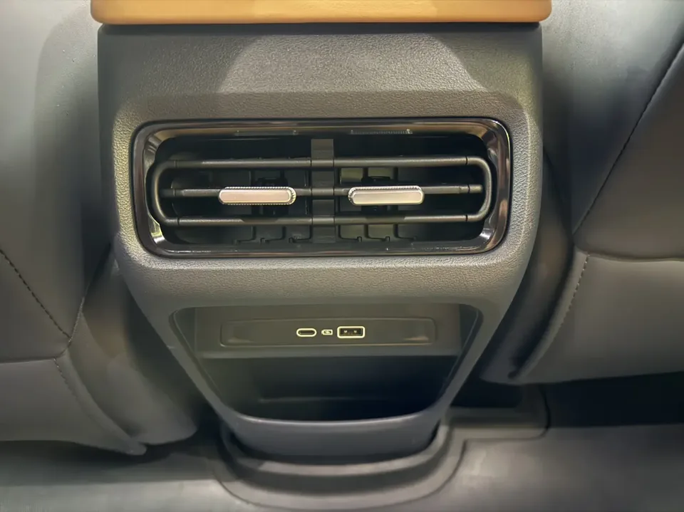 Geely Galaxy Starship 7 EM-i Galaxy Starship 7 EM-i 2025 120KM Pilot Edition 2025 — миниатюра 5