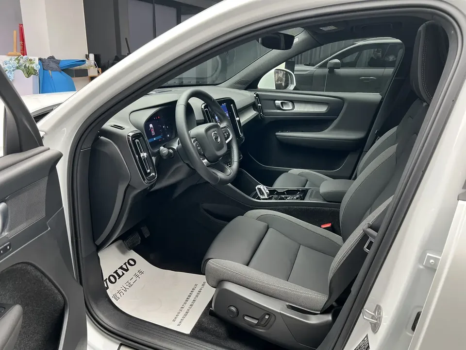 Volvo XC40 Volvo XC40 2025 B3 Zhiyuan Luxury Edition 2025 — миниатюра 4