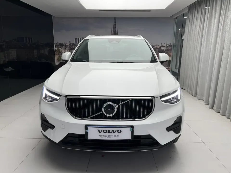 Volvo XC40 2025