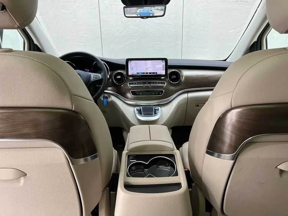 Mercedes-Benz V-Класс Mercedes Benz V Class 2022 V 260 L Long Wheelbase Deluxe Edition 2023 — thumbnail 5