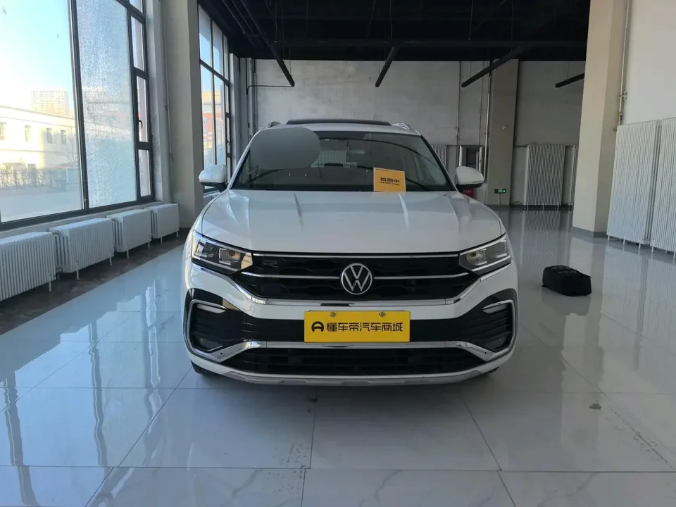 Volkswagen Tayron X 330TSI 2WD Premium Intelligent Edition 2022 — миниатюра 2