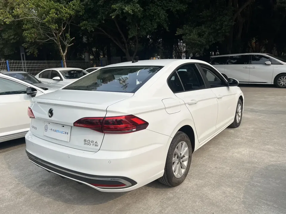 Volkswagen Bora Bora 2023 200TSI DSG Free Travel Edition 2024 — thumbnail 2