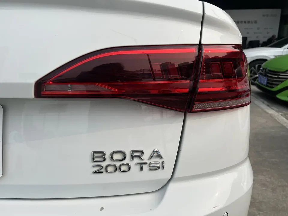 Volkswagen Bora Bora 2023 200TSI DSG Free Travel Edition 2024 — thumbnail 3