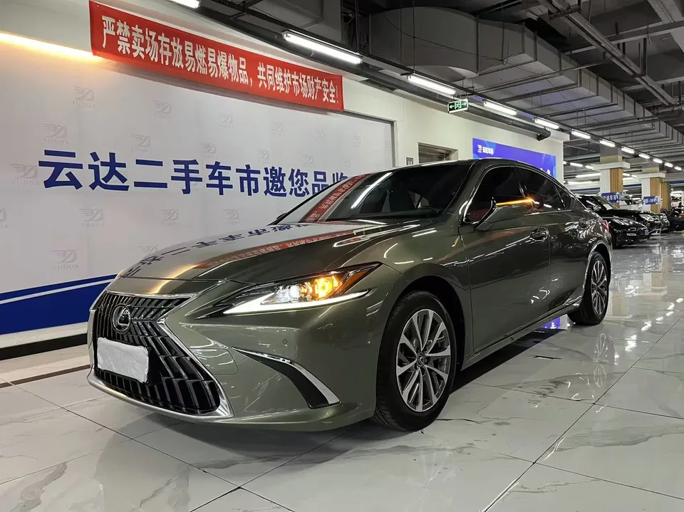 Lexus ES 2023