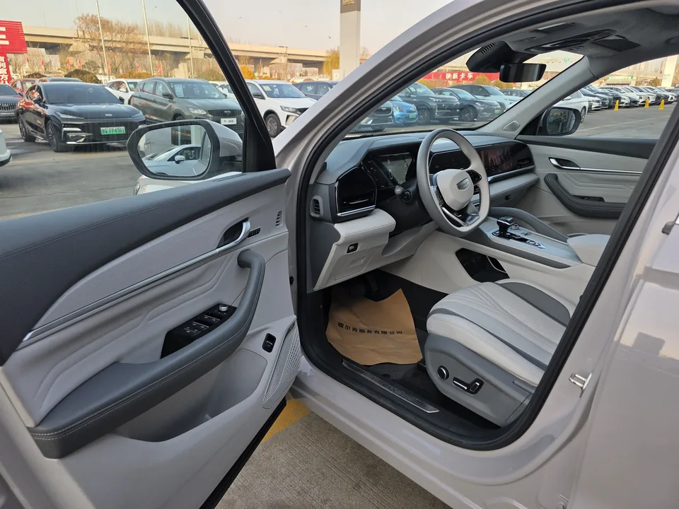 Geely Monjaro Xingyue L 2024 Hybrid 1.5T Tiangong Edition 2024 — миниатюра 2