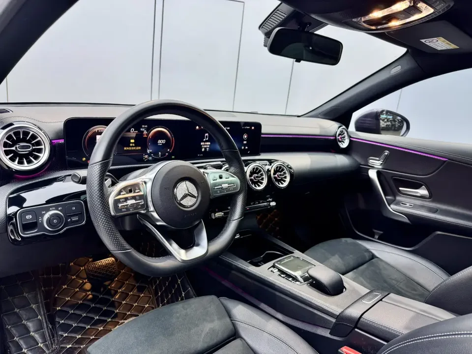 Mercedes-Benz Mercedes Benz A Class second facelift A 200 L sports sedan fashion version 2023 — миниатюра 5