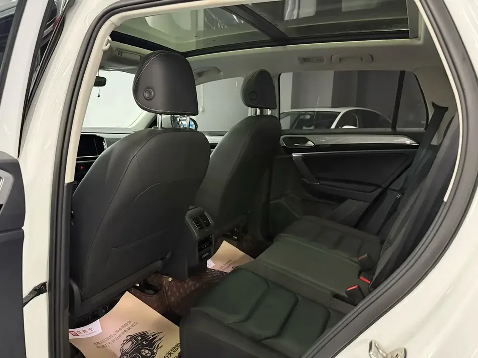 Volkswagen Tayron 330TSI 2WD Luxury Smart Edition Plus 2022 — миниатюра 3
