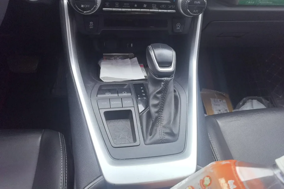 Toyota Willanda 2.0L two-wheel drive luxury PLUS version 2023 — миниатюра 5