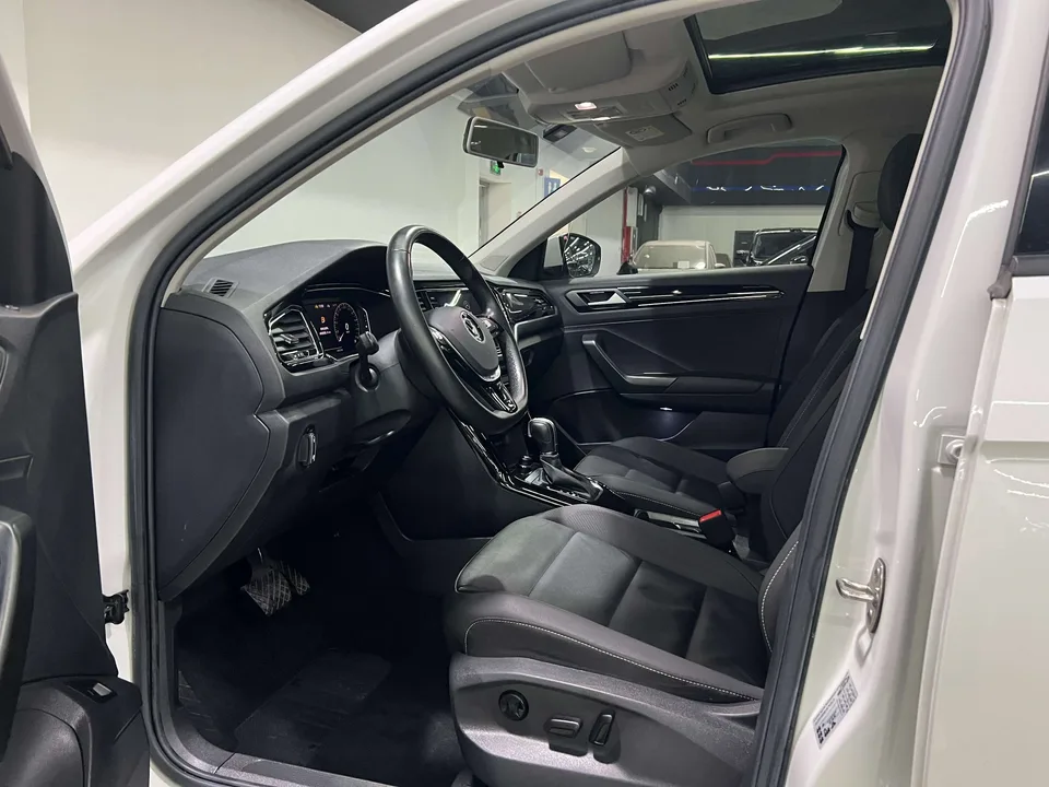 Volkswagen T-Roc Tange 280TSI DSG two-wheel drive comfort PLUS 2022 — миниатюра 3