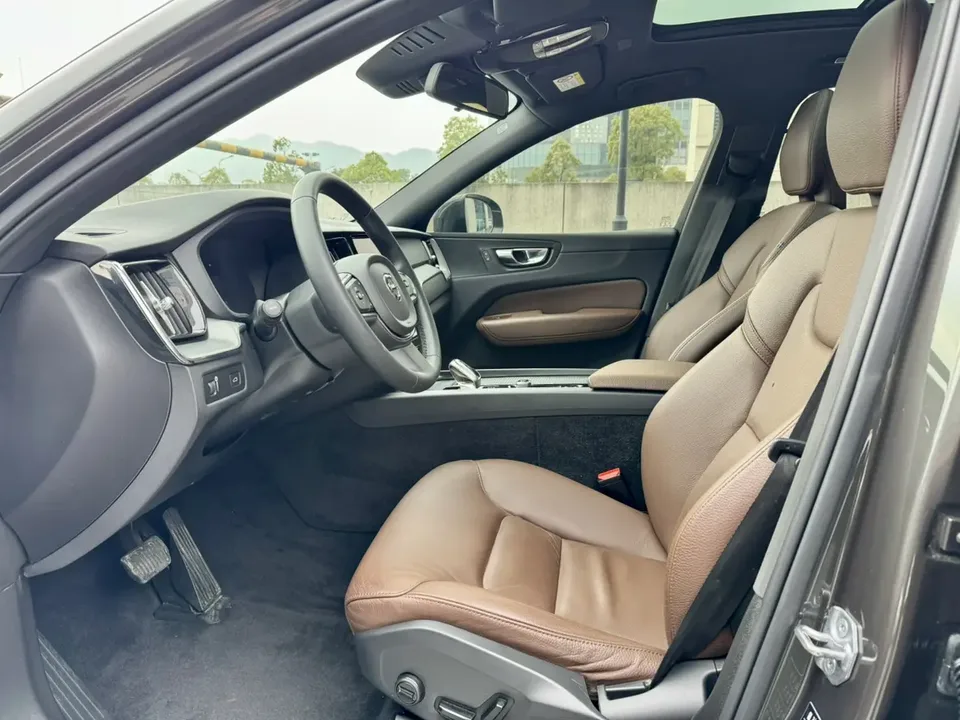 Volvo XC60 Volvo XC60 2022 B5 4WD Zhiyi Deluxe Edition 2022 — thumbnail 3