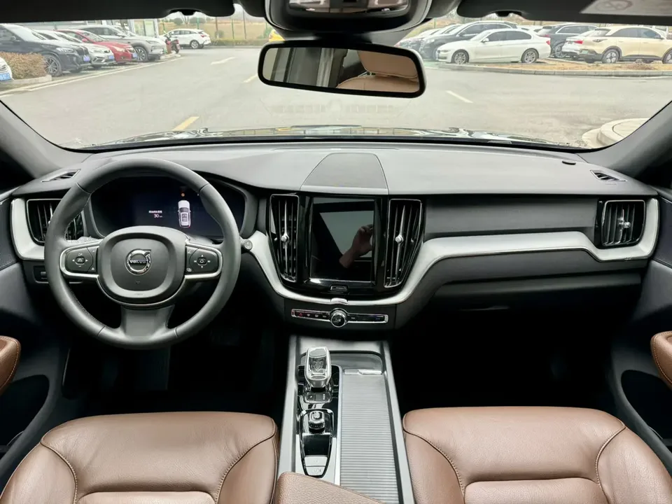 Volvo XC60 Volvo XC60 2022 B5 4WD Zhiyi Deluxe Edition 2022 — thumbnail 5