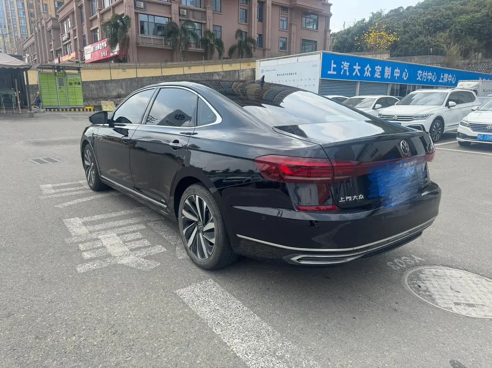 Volkswagen Passat Passat 2022 330TSI Deluxe Edition 2022 — миниатюра 4