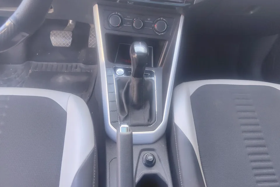 Volkswagen Polo Plus 1.5L Automatic Colorful Technology Edition 2023 — миниатюра 4