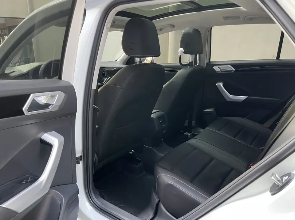 Volkswagen T-Roc Tange 280TSI DSG Two-Wheel Drive Comfort Smart Connected Edition 2022 — миниатюра 3