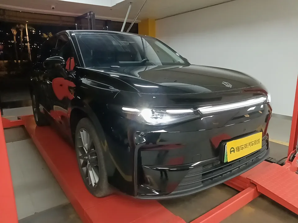 Leapmotor Zero running C10 Pure Electric 530 Comfort Edition 2025 — миниатюра 3