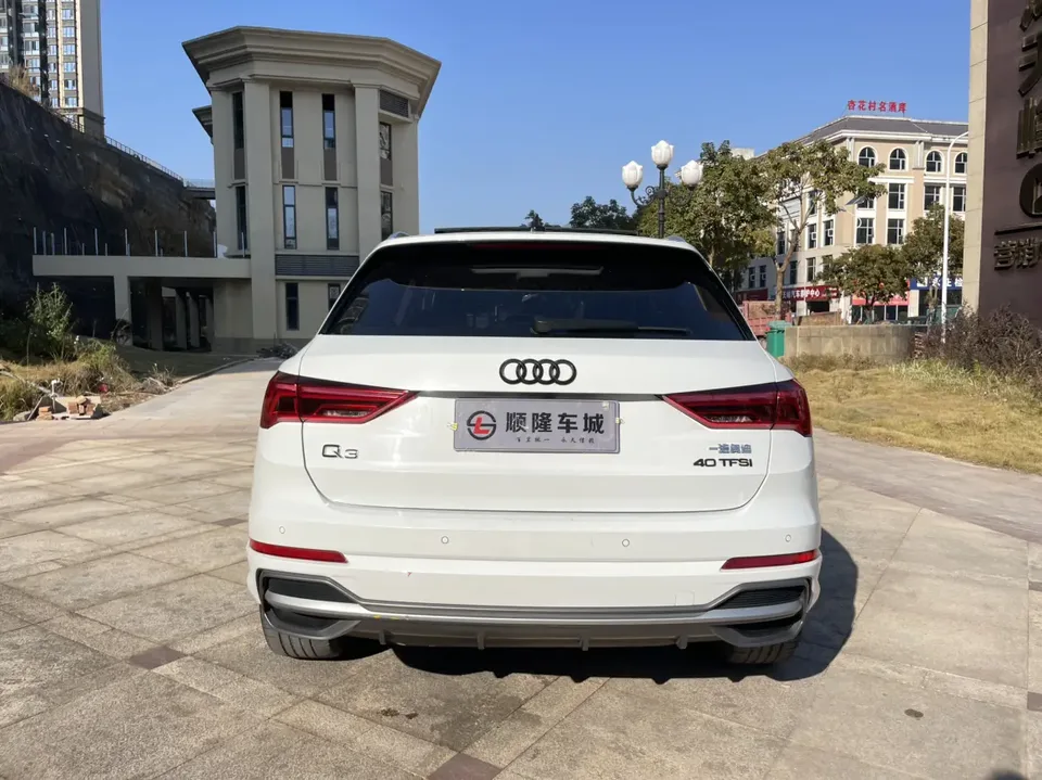 Audi Q3 Audi Q3 2022 35 TFSI Fashionable and Dynamic 2022 — миниатюра 2