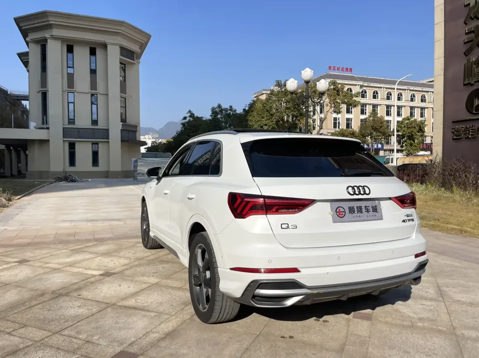 Audi Q3 Audi Q3 2022 35 TFSI Fashionable and Dynamic 2022 — миниатюра 4