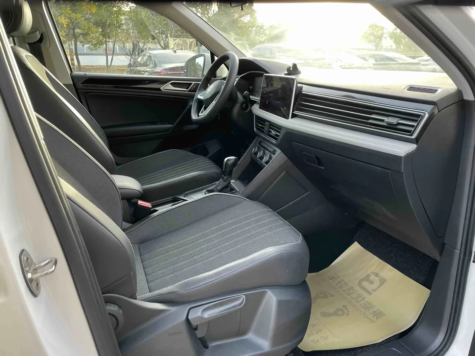 Volkswagen Tiguan L Tiguan L 2022 330TSI Automatic 2WD Comfort Edition 2022 — миниатюра 3